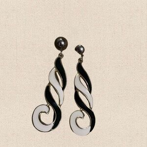 Vintage Elegant Black and White Swirl Earrings